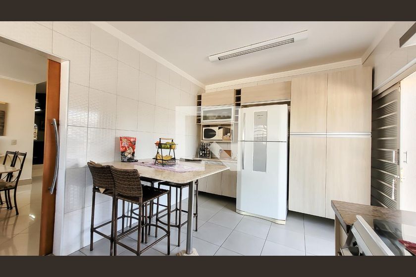 Casa à Venda - Mansões Santo Antônio, 4 Quartos,  650 m2 em , Campinas - sp | SoloBR