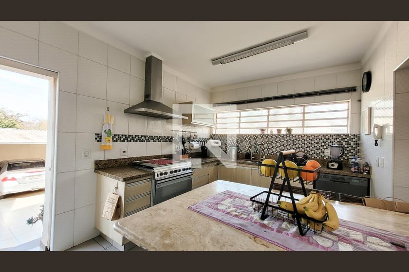 Casa à Venda - Mansões Santo Antônio, 4 Quartos,  650 m2 em , Campinas - sp | SoloBR