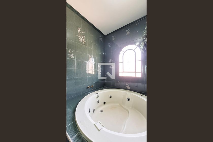 Casa à Venda - Mansões Santo Antônio, 4 Quartos,  650 m2 em , Campinas - sp | SoloBR