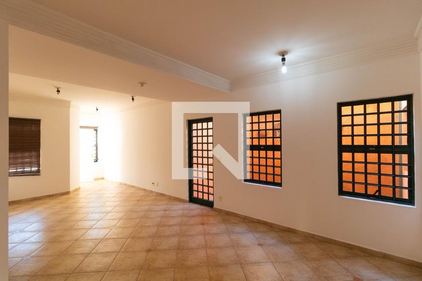 Casa à Venda - Taquaral, 3 Quartos,  257 m2 em , Campinas - sp | SoloBR