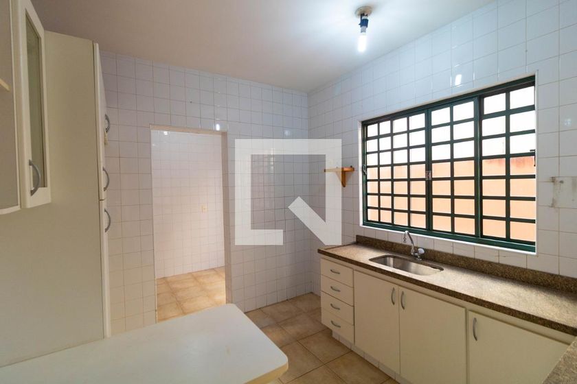 Casa à Venda - Taquaral, 3 Quartos,  257 m2 em , Campinas - sp | SoloBR