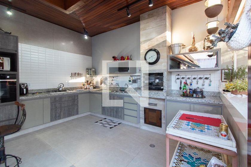 Casa à Venda - Jardim Planalto, 3 Quartos,  284 m2 em , Campinas - sp | SoloBR