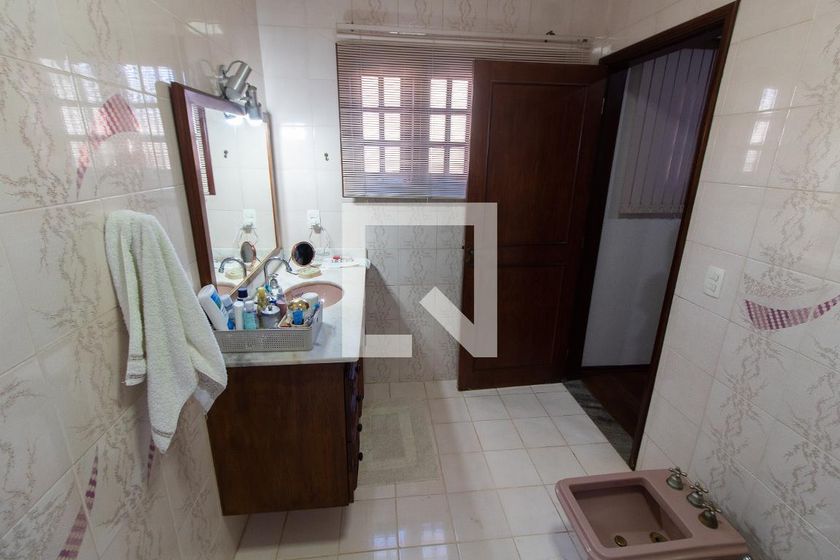 Casa à Venda - Jardim Planalto, 3 Quartos,  284 m2 em , Campinas - sp | SoloBR