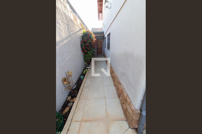 Casa à Venda - Jardim Planalto, 3 Quartos,  284 m2 em , Campinas - sp | SoloBR