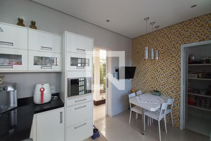 Casa à Venda - Parque Prado, 3 Quartos,  270 m2 em , Campinas - sp | SoloBR