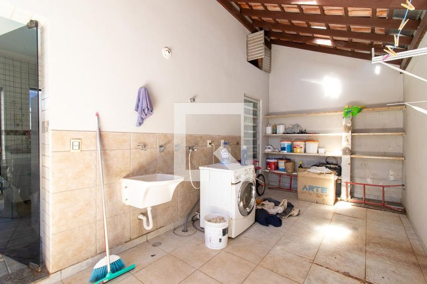 Casa à Venda - Mansões Santo Antônio, 3 Quartos,  293 m2 em , Campinas - sp | SoloBR