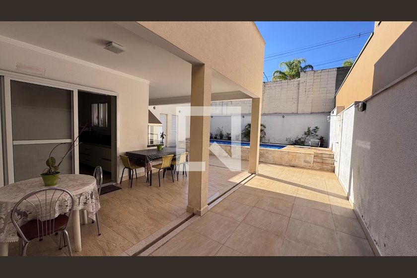 Casa à Venda - Swiss Park, 4 Quartos,  311 m2 em , Campinas - sp | SoloBR