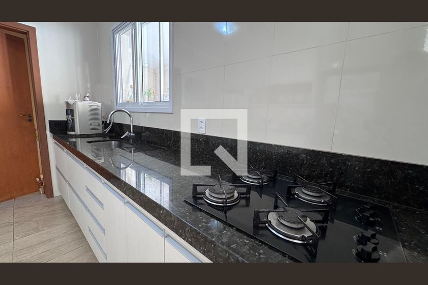 Casa à Venda - Swiss Park, 4 Quartos,  311 m2 em , Campinas - sp | SoloBR