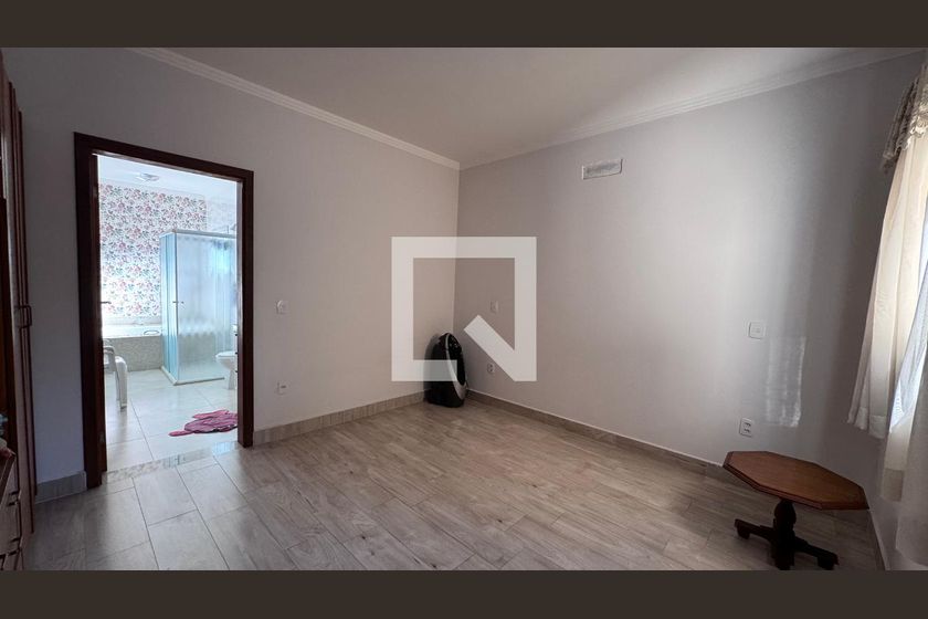 Casa à Venda - Swiss Park, 4 Quartos,  311 m2 em , Campinas - sp | SoloBR