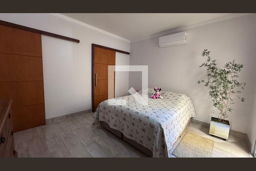 Casa à Venda - Swiss Park, 4 Quartos,  311 m2 em , Campinas - sp | SoloBR