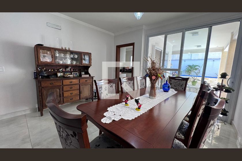 Casa à Venda - Swiss Park, 4 Quartos,  311 m2 em , Campinas - sp | SoloBR