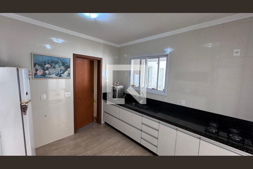 Casa à Venda - Swiss Park, 4 Quartos,  311 m2 em , Campinas - sp | SoloBR