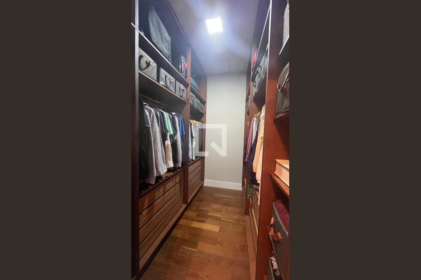 Casa à Venda - Mansões Santo Antônio, 5 Quartos,  1000 m2 em , Campinas - sp | SoloBR