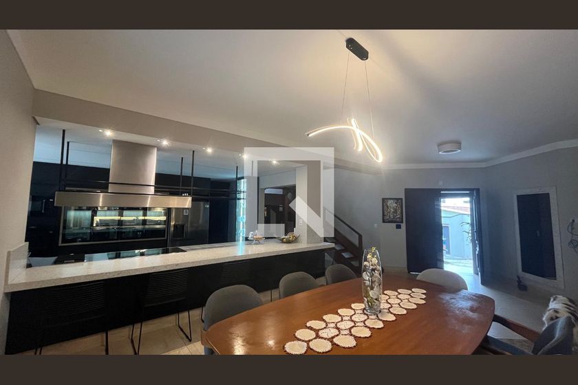 Casa à Venda - Mansões Santo Antônio, 5 Quartos,  1000 m2 em , Campinas - sp | SoloBR