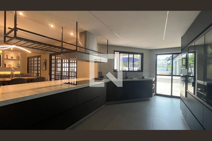 Casa à Venda - Mansões Santo Antônio, 5 Quartos,  1000 m2 em , Campinas - sp | SoloBR
