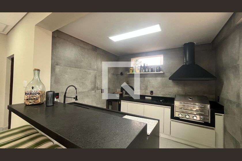 Casa à Venda - Mansões Santo Antônio, 5 Quartos,  1000 m2 em , Campinas - sp | SoloBR