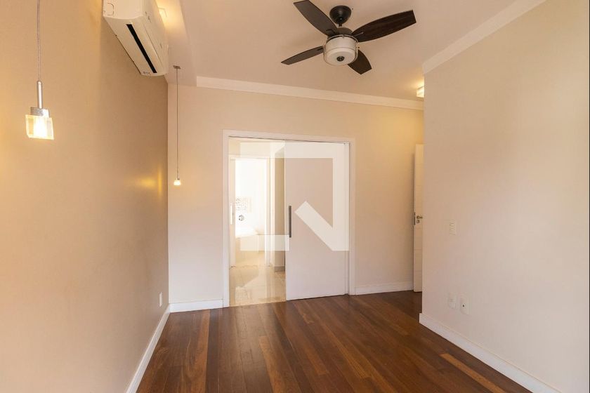 Casa à Venda - Swiss Park, 3 Quartos,  234 m2 em , Campinas - sp | SoloBR