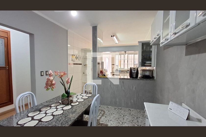 Casa à Venda - Mansões Santo Antônio, 4 Quartos,  315 m2 em , Campinas - sp | SoloBR