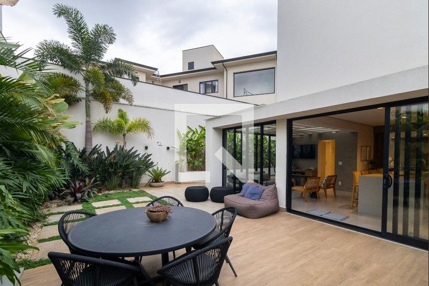 Casa à Venda - Swiss Park, 3 Quartos,  280 m2 em , Campinas - sp | SoloBR
