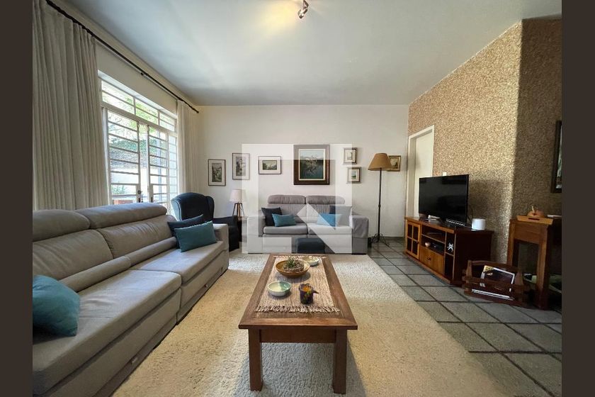 Casa, 4 quartos, 244 m² - Foto 1