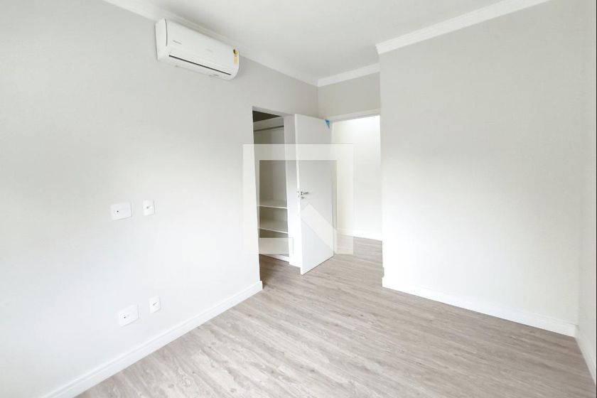 Casa à Venda - Swiss Park, 3 Quartos,  260 m2 em , Campinas - sp | SoloBR