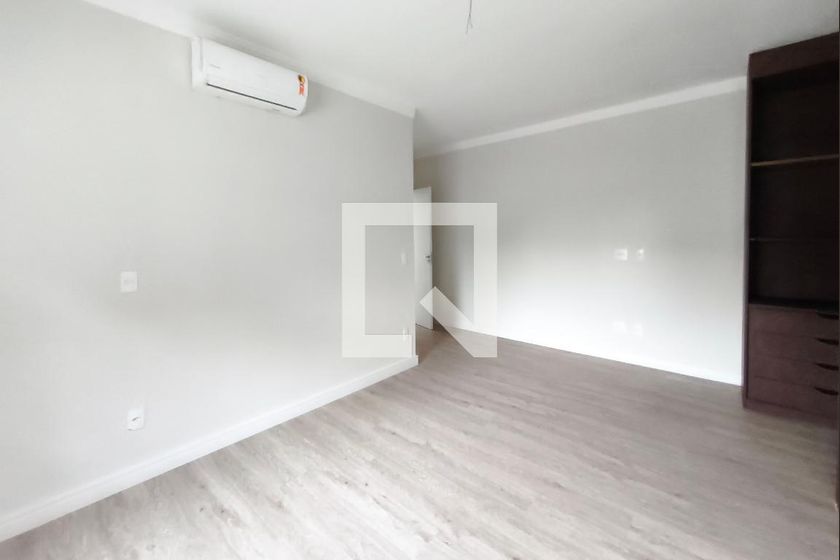 Casa à Venda - Swiss Park, 3 Quartos,  260 m2 em , Campinas - sp | SoloBR