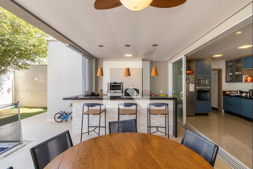 Casa à Venda - Swiss Park, 4 Quartos,  320 m2 em , Campinas - sp | SoloBR
