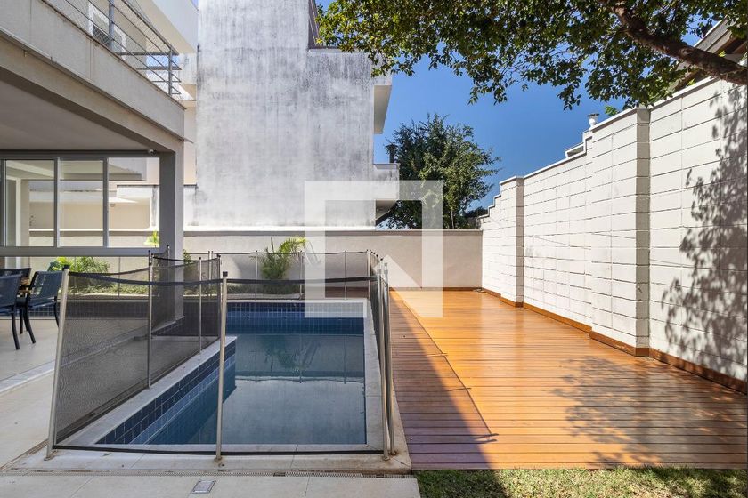 Casa à Venda - Swiss Park, 4 Quartos,  320 m2 em , Campinas - sp | SoloBR