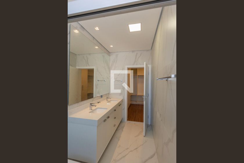 Casa à Venda - Swiss Park, 4 Quartos,  330 m2 em , Campinas - sp | SoloBR