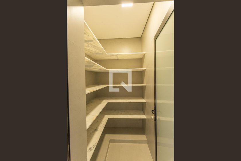 Casa à Venda - Swiss Park, 4 Quartos,  330 m2 em , Campinas - sp | SoloBR