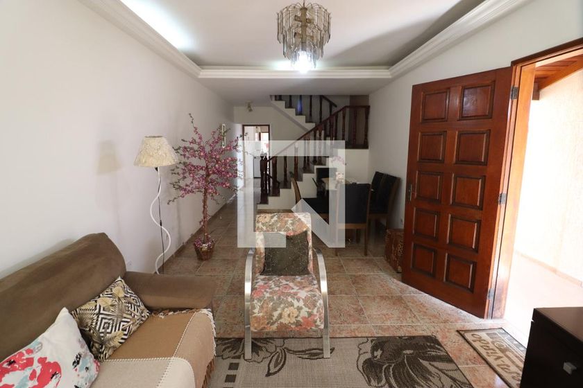 Casa, 3 quartos, 232 m² - Foto 1