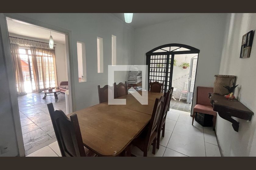 Casa à Venda - Jardim Flamboyant, 6 Quartos,  245 m2 em , Campinas - sp | SoloBR