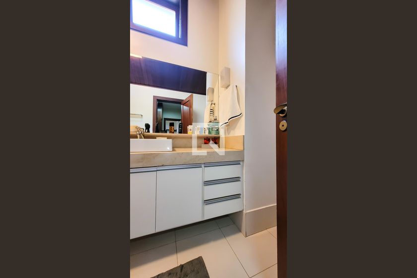 Casa à Venda - Mansões Santo Antônio, 4 Quartos,  350 m2 em , Campinas - sp | SoloBR
