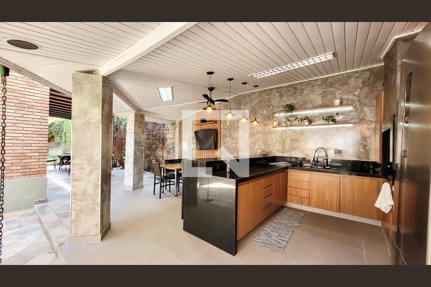 Casa à Venda - Mansões Santo Antônio, 4 Quartos,  350 m2 em , Campinas - sp | SoloBR