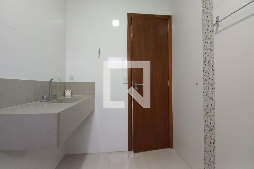 Casa à Venda - Swiss Park, 4 Quartos,  323 m2 em , Campinas - sp | SoloBR