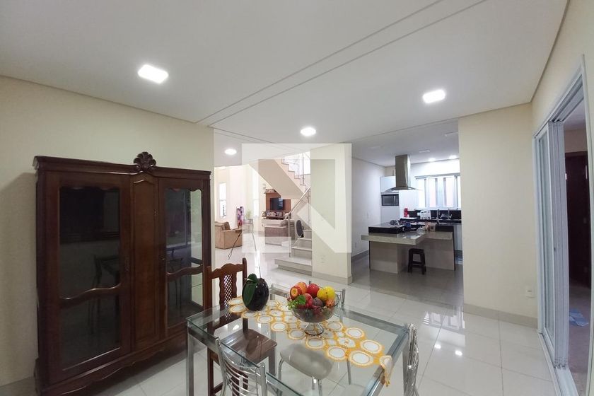 Casa à Venda - Swiss Park, 4 Quartos,  323 m2 em , Campinas - sp | SoloBR