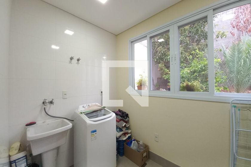 Casa à Venda - Swiss Park, 4 Quartos,  323 m2 em , Campinas - sp | SoloBR