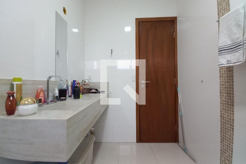 Casa à Venda - Swiss Park, 4 Quartos,  323 m2 em , Campinas - sp | SoloBR