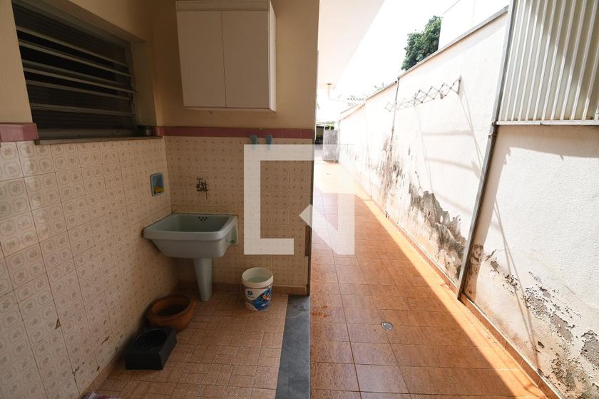 Casa à Venda - Guanabara, 3 Quartos,  663 m2 em , Campinas - sp | SoloBR