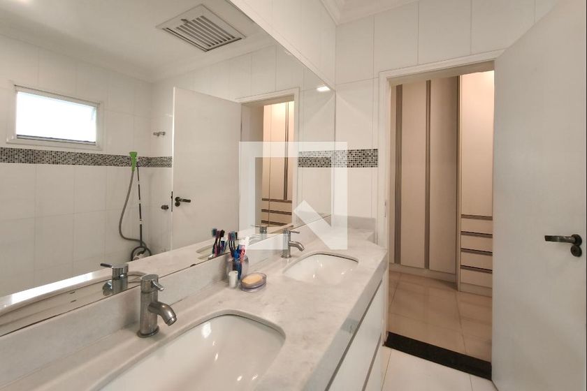 Casa à Venda - Swiss Park, 4 Quartos,  268 m2 em , Campinas - sp | SoloBR