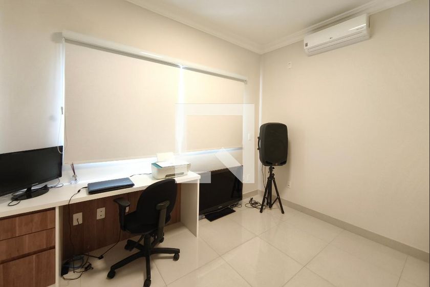 Casa à Venda - Swiss Park, 4 Quartos,  268 m2 em , Campinas - sp | SoloBR
