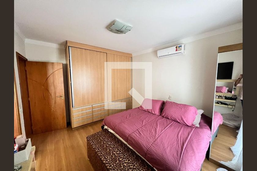 Casa à Venda - Swiss Park, 4 Quartos,  270 m2 em , Campinas - sp | SoloBR