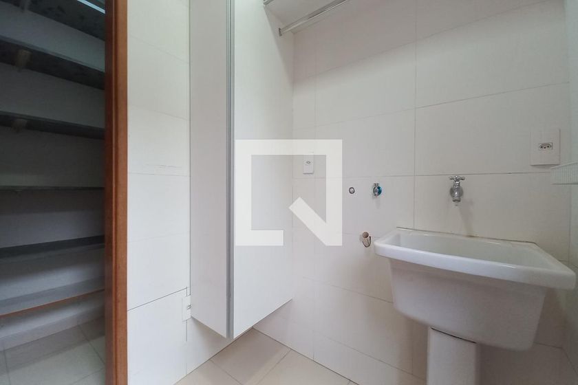 Casa à Venda - Swiss Park, 3 Quartos,  248 m2 em , Campinas - sp | SoloBR