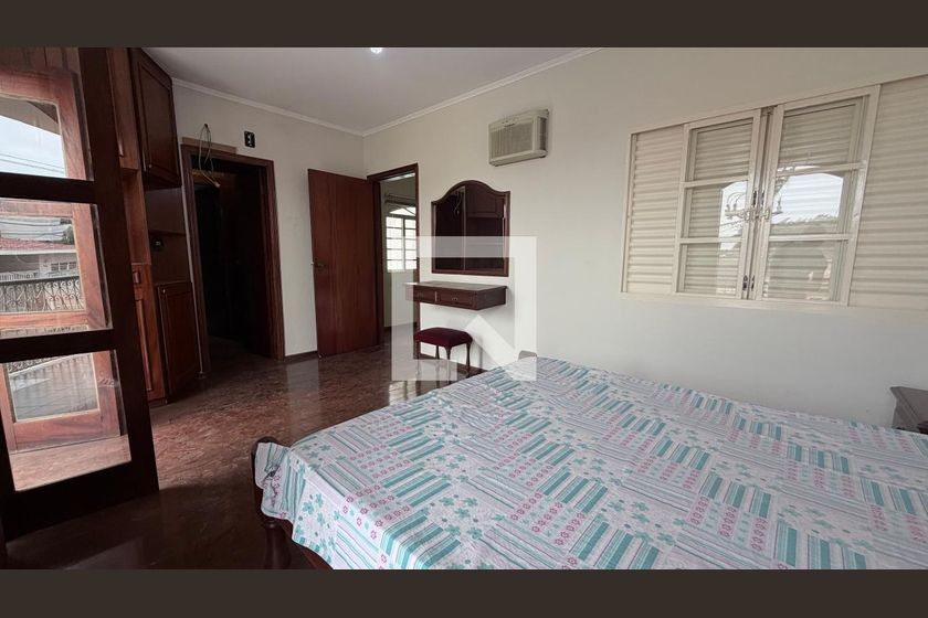 Casa à Venda - Parque Prado, 4 Quartos,  250 m2 em , Campinas - sp | SoloBR