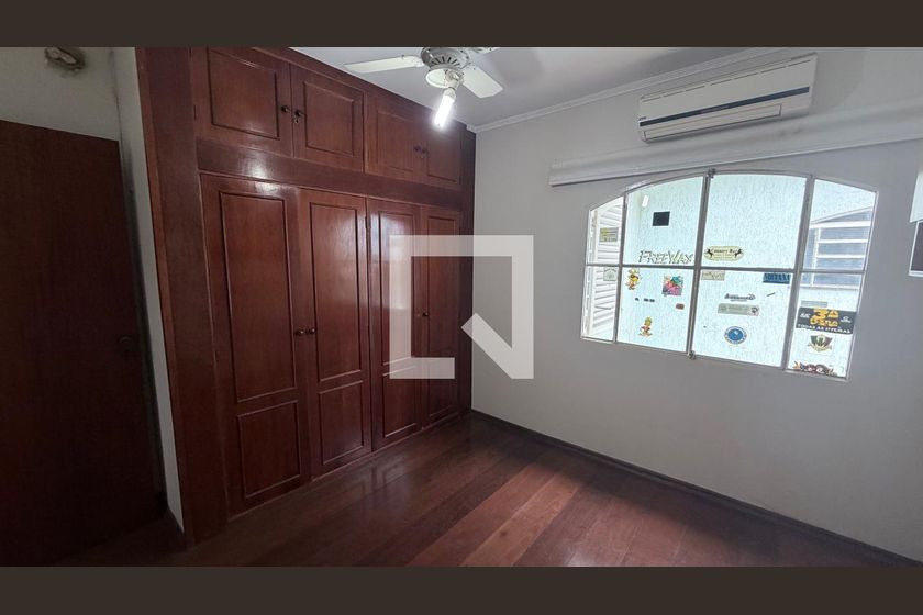 Casa à Venda - Parque Prado, 4 Quartos,  250 m2 em , Campinas - sp | SoloBR