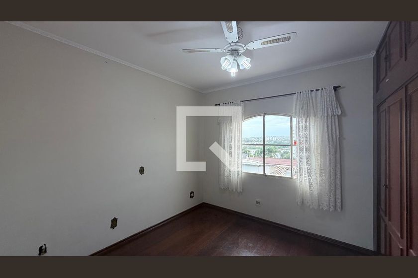 Casa à Venda - Parque Prado, 4 Quartos,  250 m2 em , Campinas - sp | SoloBR