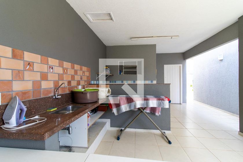 Casa à Venda - Jardim Flamboyant, 3 Quartos,  201 m2 em , Campinas - sp | SoloBR