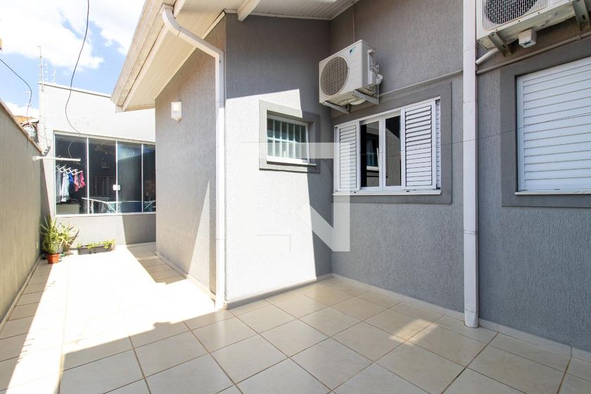 Casa à Venda - Jardim Flamboyant, 3 Quartos,  201 m2 em , Campinas - sp | SoloBR