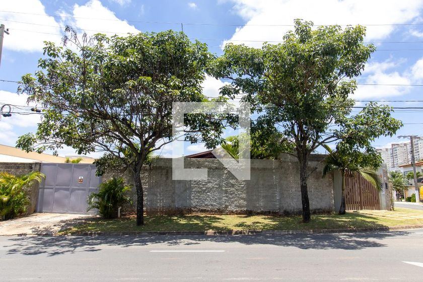 Casa à Venda - Res. Parque dos Alecrins, 2 Quartos,  200 m2 em , Campinas - sp | SoloBR