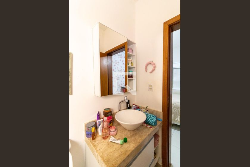 Casa à Venda - Res. Parque dos Alecrins, 2 Quartos,  200 m2 em , Campinas - sp | SoloBR